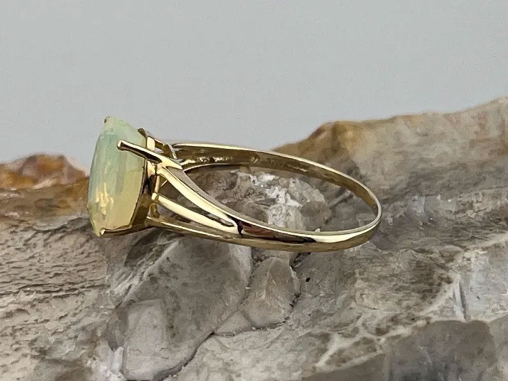 Gold Split-Shank Ring with Faceted Green Amethyst