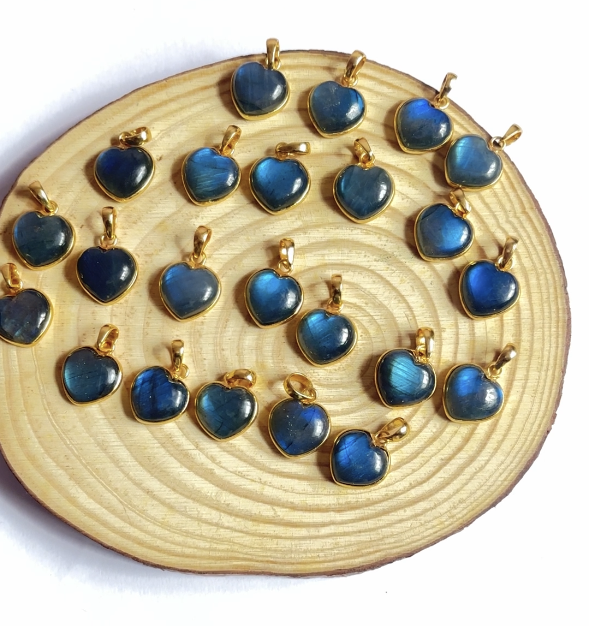 multiple color stone, lips carving, 15mm