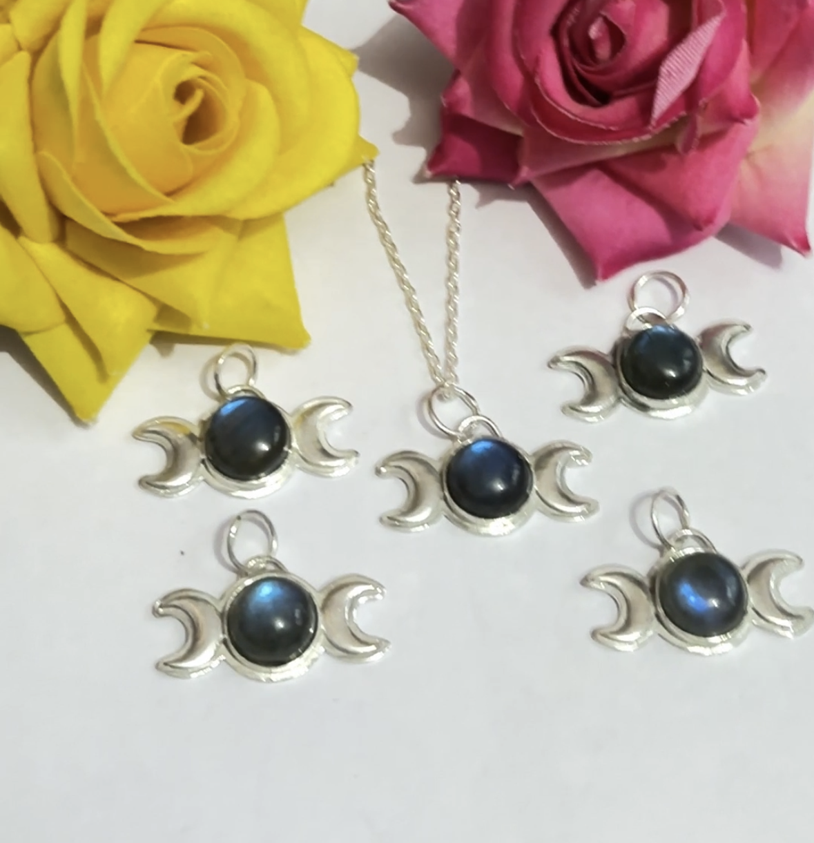 ruby fuchsite gemstone, heart, 20-30mm approx