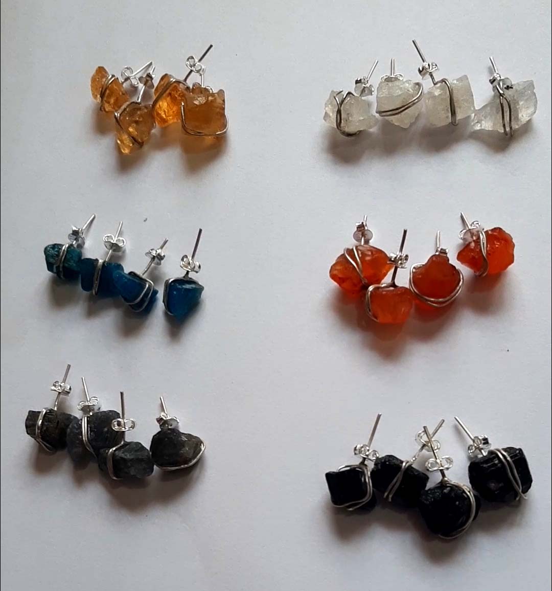 Multipls color rough stone size 10-15mm approx, stud, wire wrapped, silver,