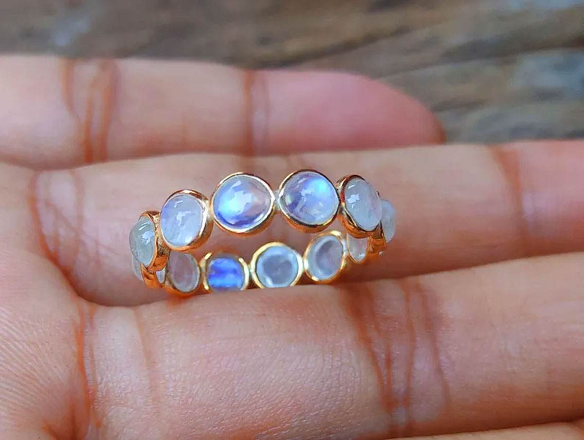 Trendy 925 Sterling Silver Gold Plated Gems Rings 3MM Handmade Rainbow Moonstone Stone Round Shape Bezel Set Ring For Her Jewelry
