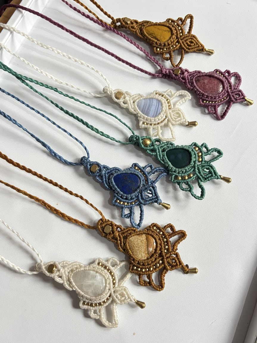 Macrame Labradorite & Amethyst Round Necklace | Green Threads