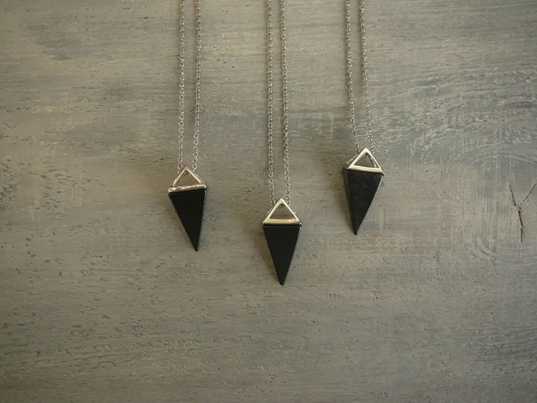 2025 Trendy Triangle Shape 25mm Crafted By Hand 925 Sterling Silver Pendant With Chain Necklace Jewelry Hematite Gemstone Pendant Bezel Setting For Anniversary Gift's Women or Men Jewelry
