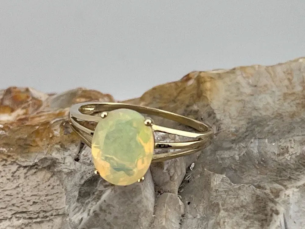 Gold Split-Shank Ring with Faceted Green Amethyst