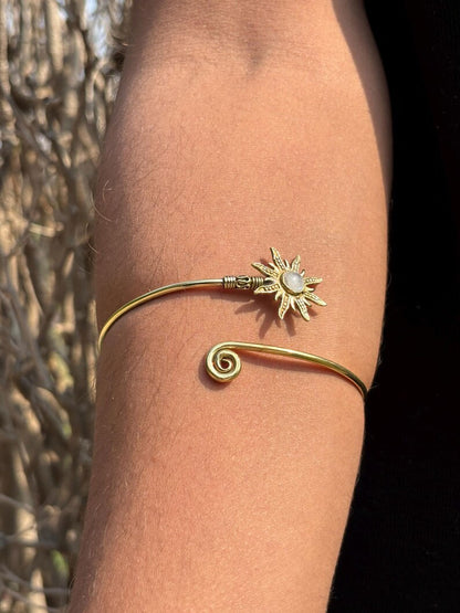 Vintage Gold Sunburst Cuff - Celestial Moonstone Bangle