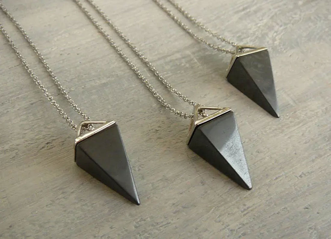 2025 Trendy Triangle Shape 25mm Crafted By Hand 925 Sterling Silver Pendant With Chain Necklace Jewelry Hematite Gemstone Pendant Bezel Setting For Anniversary Gift's Women or Men Jewelry