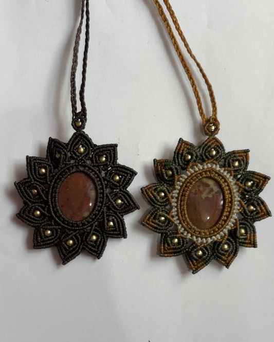 Flower shape macrame pendant, agate stone
