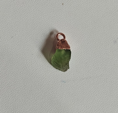 10To15mm Peridot Raw Gemstone Pendant Brass Golden Color Electroplated Setting Pendant Uneven Shape Pendant For Happy Birthday Gift's Pendant Jewelry