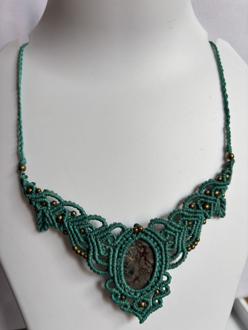 Macrame Labradorite Oval Necklace 25–30mm | Purple Threads