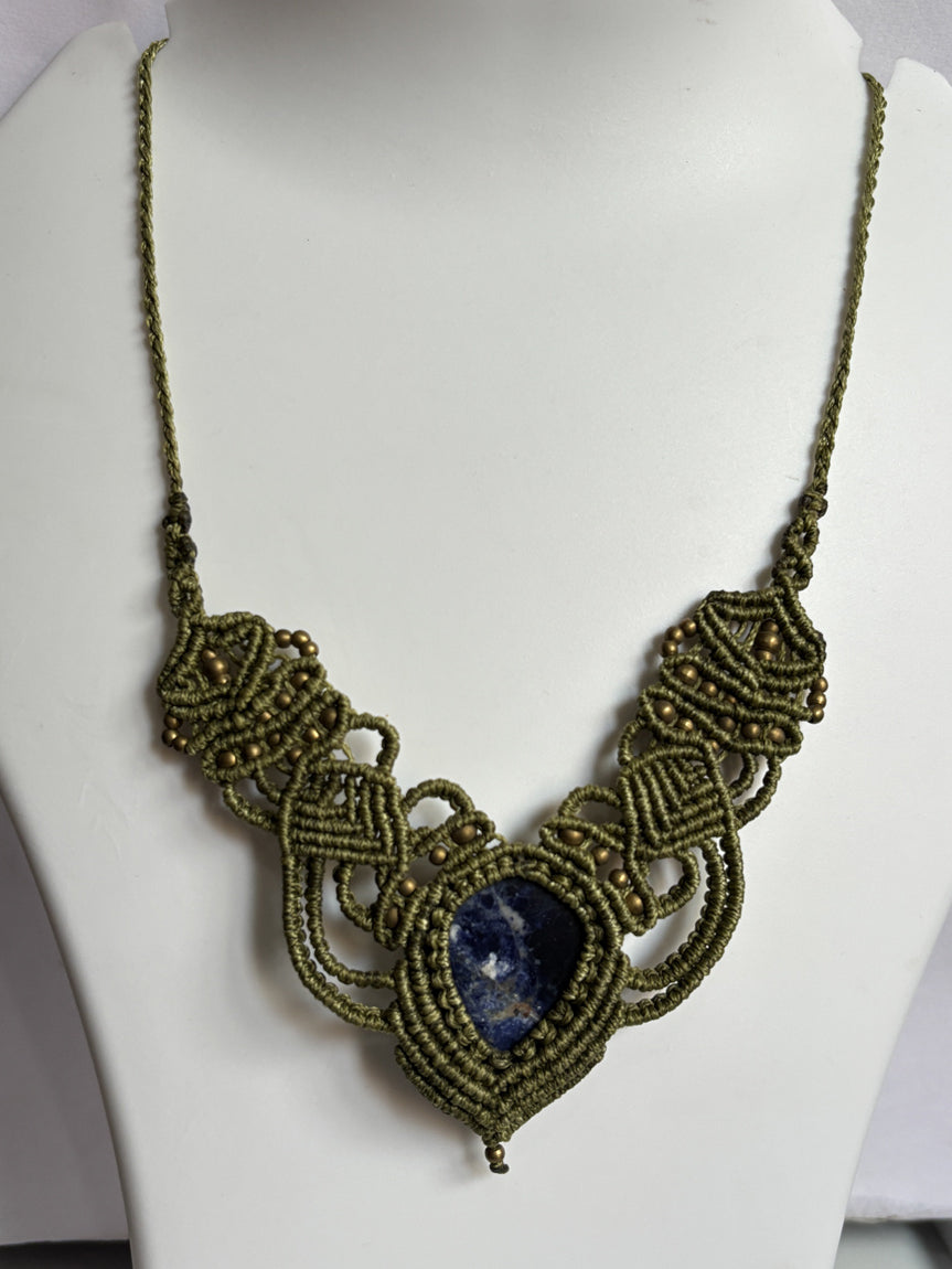 Trendy Handmade Macrame Necklace Stone Size 25To30MM Pear Shape Sodalite Gemstone Golden Color Beads Threads Necklace For Women And Girl's Jewelry