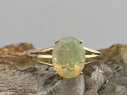 Gold Split-Shank Ring with Faceted Green Amethyst