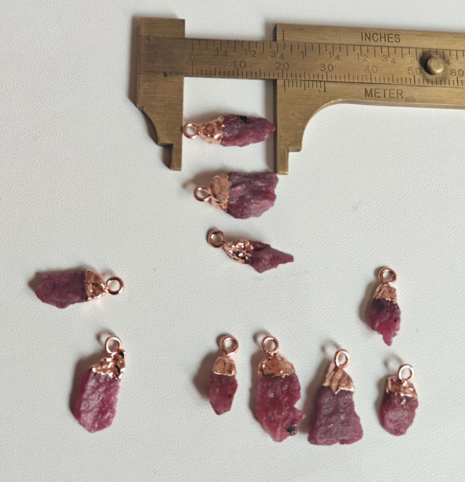 10To15mm Ruby Raw Gemstone Pendant Brass Golden Color Electroplated Setting Pendant Uneven Shape Pendant For Happy Birthday Gift's Pendant Jewelry