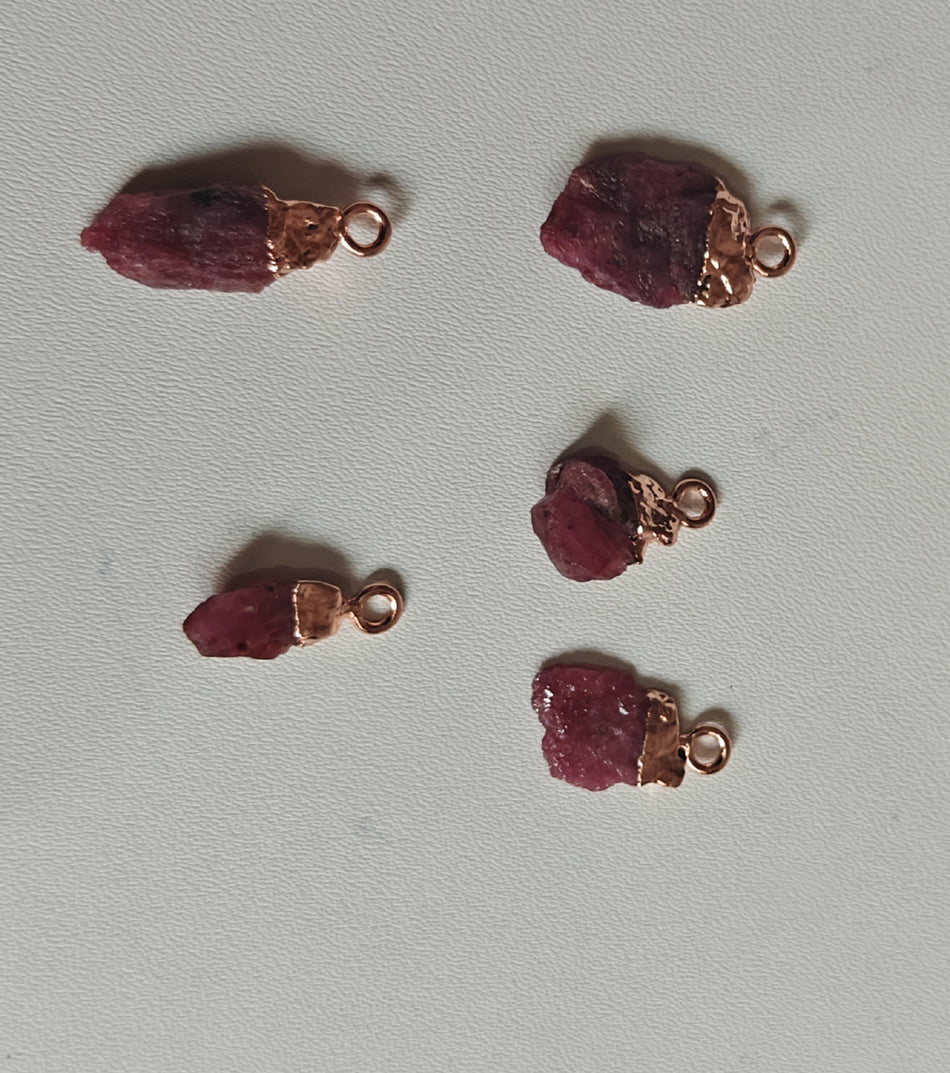 10To15mm Ruby Raw Gemstone Pendant Brass Golden Color Electroplated Setting Pendant Uneven Shape Pendant For Happy Birthday Gift's Pendant Jewelry