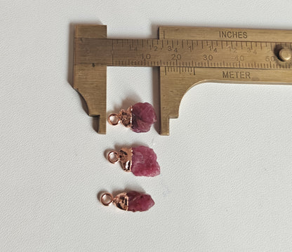 10To15mm Ruby Raw Gemstone Pendant Brass Golden Color Electroplated Setting Pendant Uneven Shape Pendant For Happy Birthday Gift's Pendant Jewelry