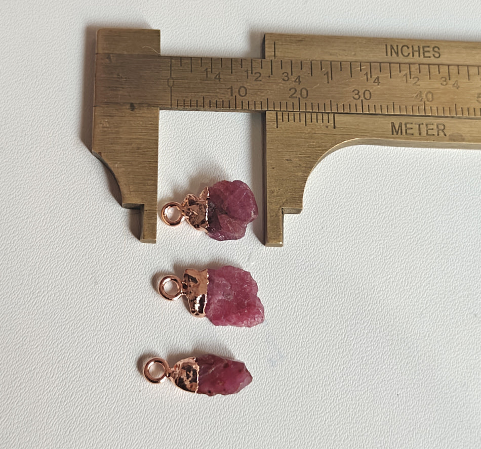 10To15mm Ruby Raw Gemstone Pendant Brass Golden Color Electroplated Setting Pendant Uneven Shape Pendant For Happy Birthday Gift's Pendant Jewelry