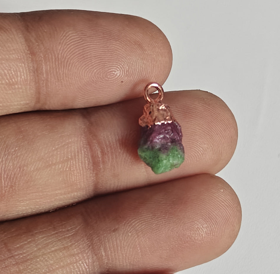 10To15mm Ruby Raw Gemstone Pendant Brass Golden Color Electroplated Setting Pendant Uneven Shape Pendant For Happy Birthday Gift's Pendant Jewelry