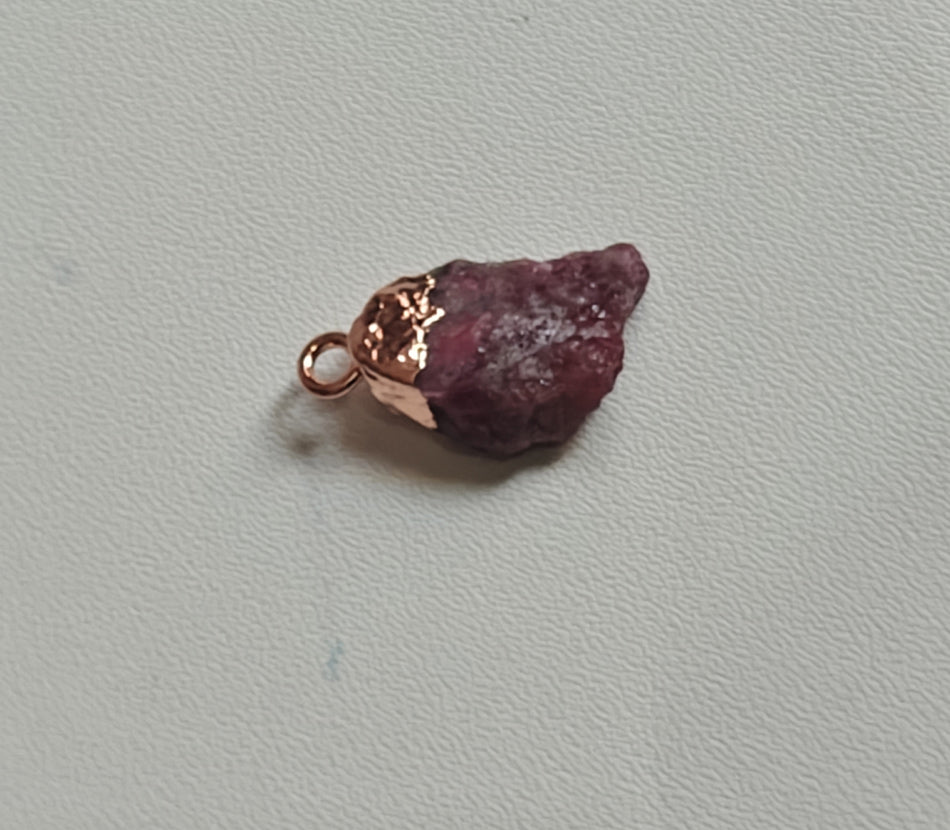 10To15mm Ruby Raw Gemstone Pendant Brass Golden Color Electroplated Setting Pendant Uneven Shape Pendant For Happy Birthday Gift's Pendant Jewelry