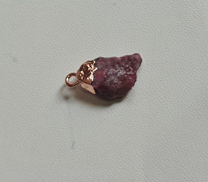 10To15mm Ruby Raw Gemstone Pendant Brass Golden Color Electroplated Setting Pendant Uneven Shape Pendant For Happy Birthday Gift's Pendant Jewelry