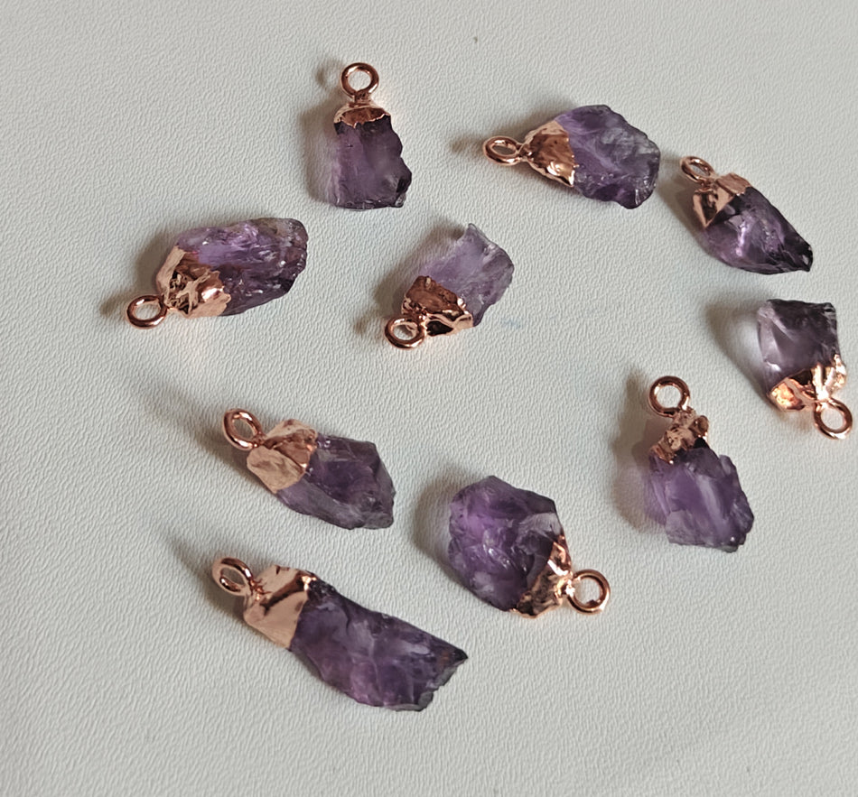 Trendy 10To15mm Amethyst Raw Gemstone Pendant Brass Golden Color Electroplated Setting Pendant Uneven Shape Pendant For Happy Birthday Gift's Pendant