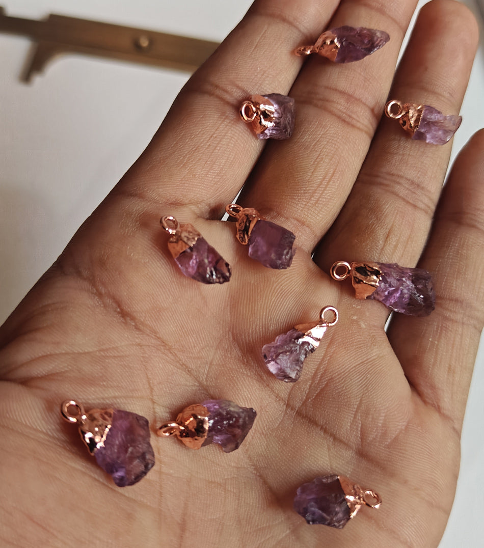 Trendy 10To15mm Amethyst Raw Gemstone Pendant Brass Golden Color Electroplated Setting Pendant Uneven Shape Pendant For Happy Birthday Gift's Pendant