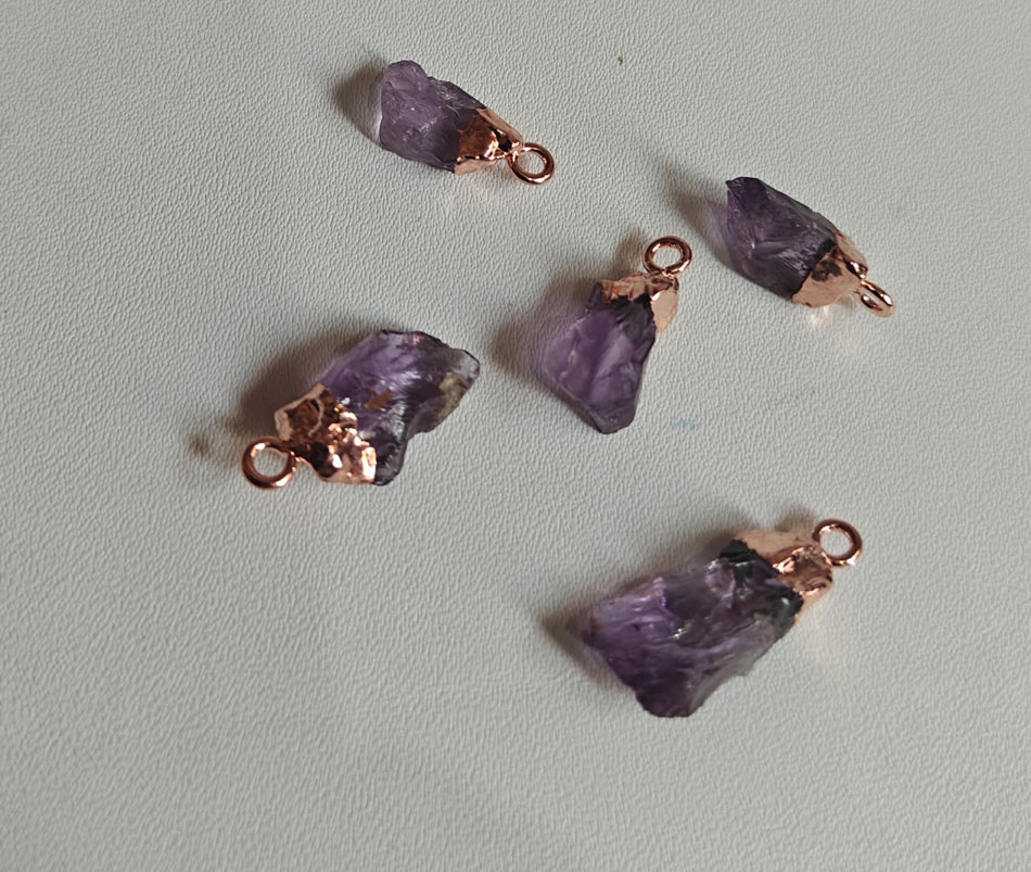 Trendy 10To15mm Amethyst Raw Gemstone Pendant Brass Golden Color Electroplated Setting Pendant Uneven Shape Pendant For Happy Birthday Gift's Pendant
