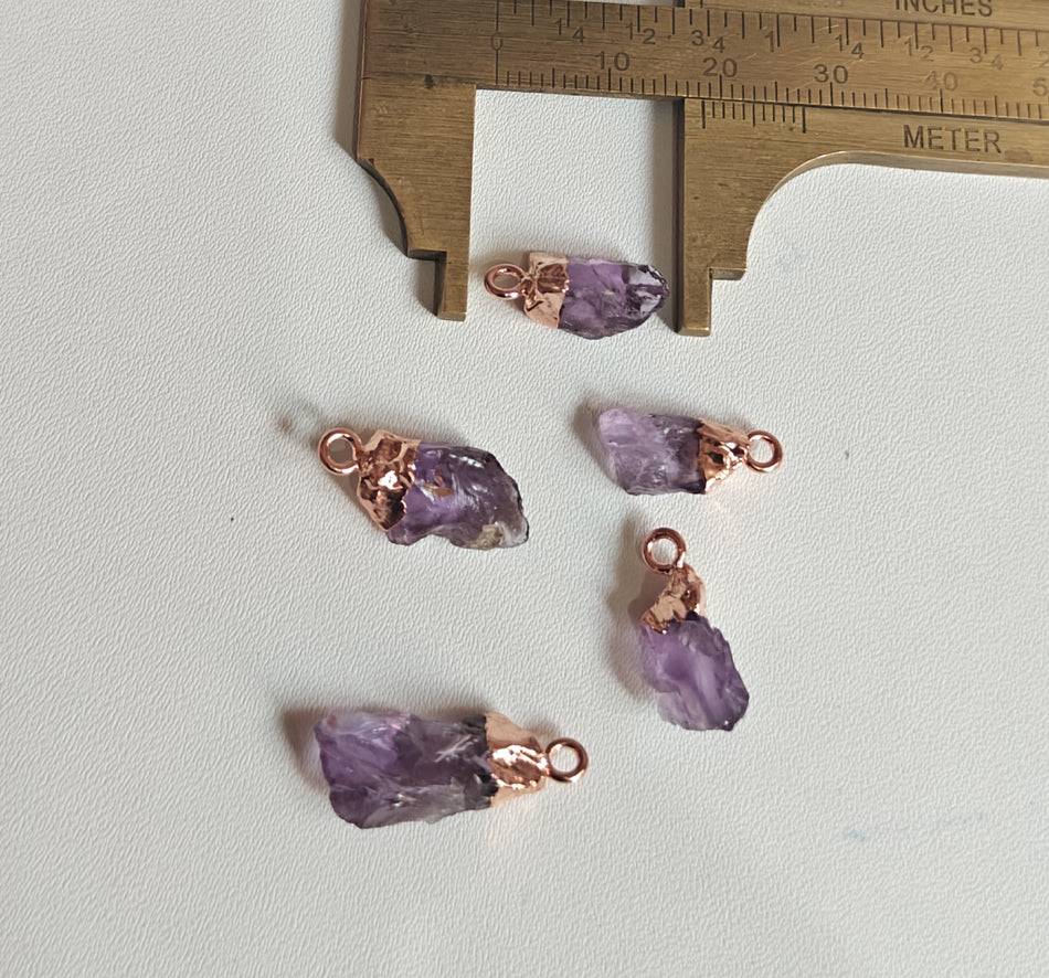 Trendy 10To15mm Amethyst Raw Gemstone Pendant Brass Golden Color Electroplated Setting Pendant Uneven Shape Pendant For Happy Birthday Gift's Pendant