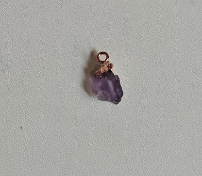 Trendy 10To15mm Amethyst Raw Gemstone Pendant Brass Golden Color Electroplated Setting Pendant Uneven Shape Pendant For Happy Birthday Gift's Pendant