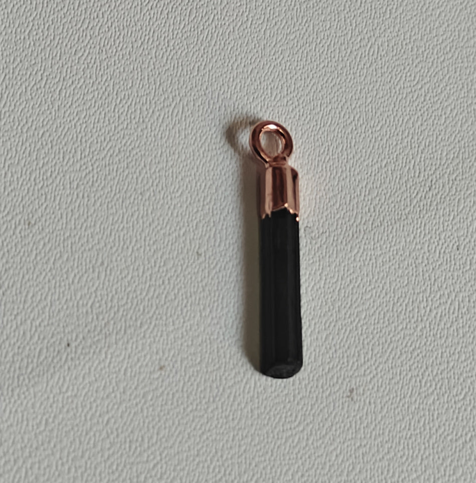 Trendy 10To15mm Green Tourmaline Raw Gemstone Pendant Brass Golden Color Electroplated Setting Pendant Pen Shape Pendant For Happy Birthday Gift's Pendant