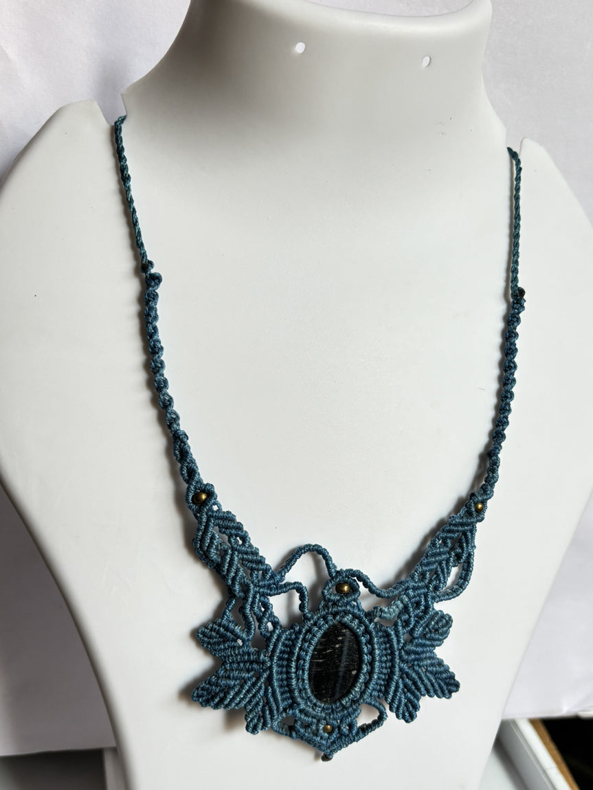 Handmade Macrame Necklace Stone Size 25To30MM Oval Shape Blue Tiger Eye Gemstone Purple Color Threads Necklace For Women And Girl's Jewelry