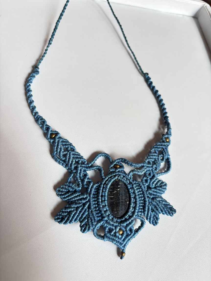 Handmade Macrame Necklace Stone Size 25To30MM Oval Shape Blue Tiger Eye Gemstone Purple Color Threads Necklace For Women And Girl's Jewelry