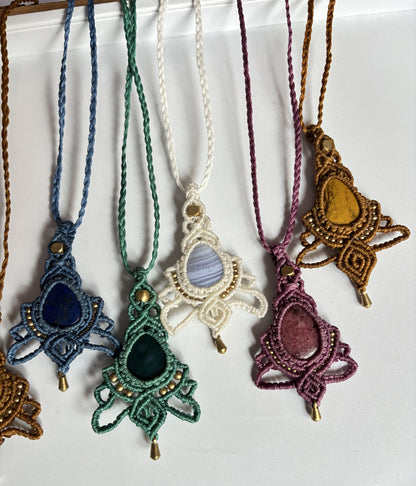 Macrame Labradorite & Amethyst Round Necklace | Green Threads