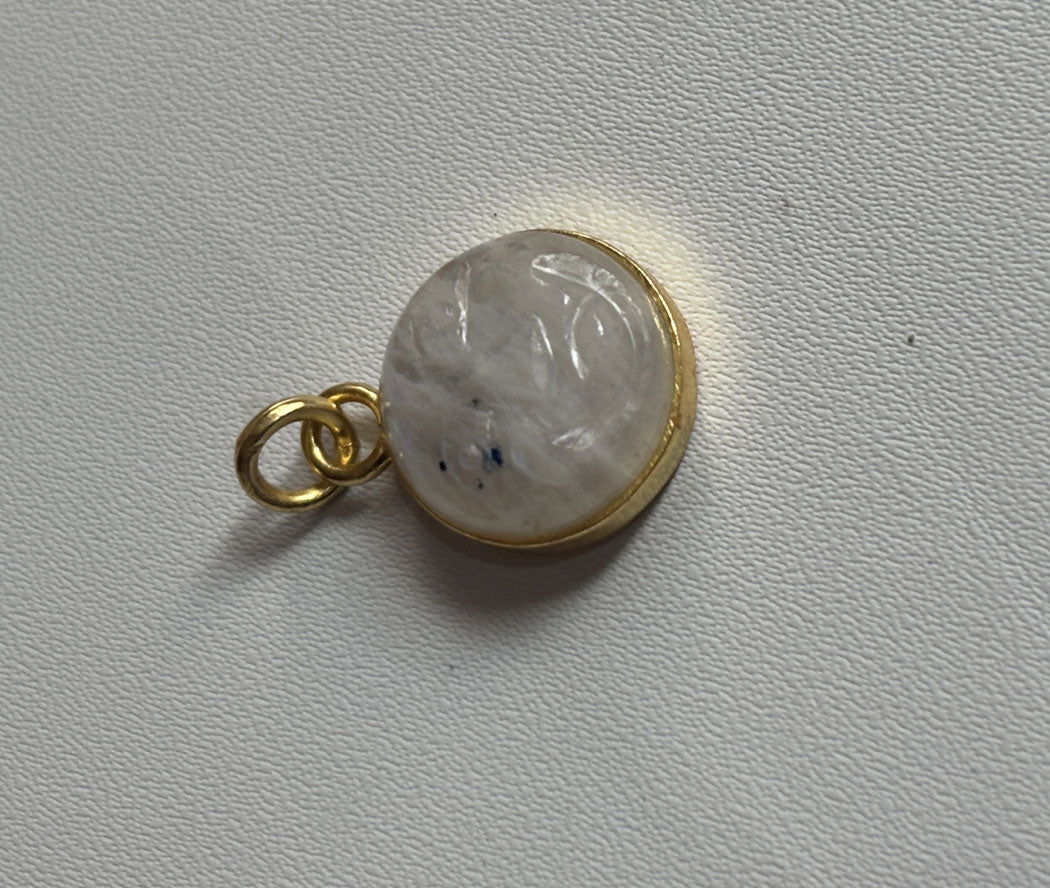 Handmade 14MM Full Moon Face Shape Rainbow Moonstone Pendant Bezel Setting 925 Sterling Silver Gold Plated Pendant Anniversary Gift for Wife For Her